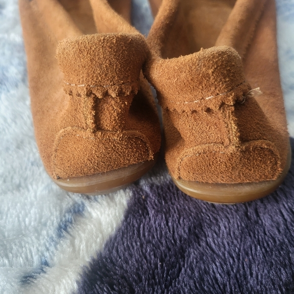 Minnetonka Moccasin - Picture 3 of 4